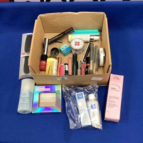 Mixed cosmetic lot with No.7 and Sienna hairbrush.