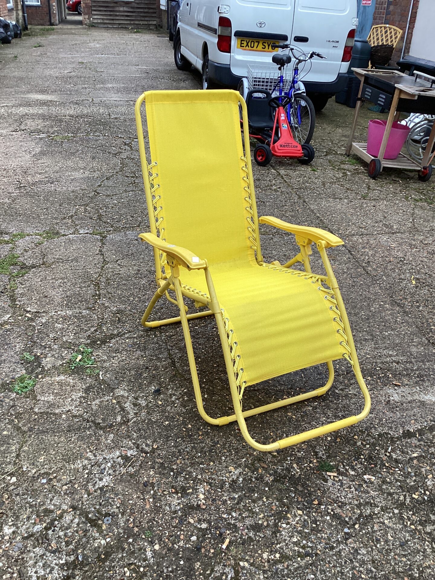 1132 Bright coloured sun lounger