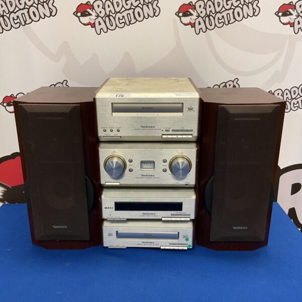 Vintage Technics SE-HD560 HiFi system with amplifier and speakers.