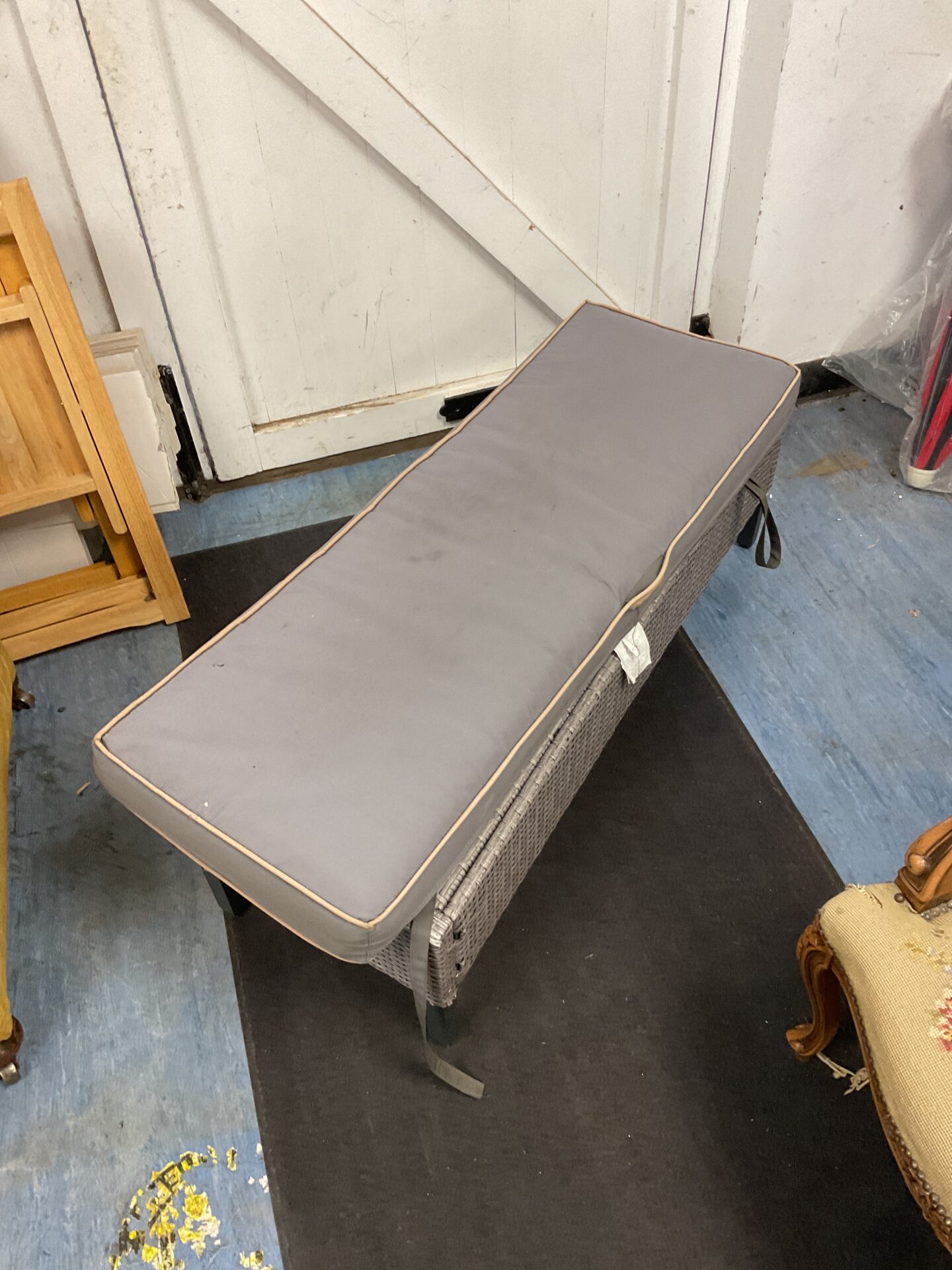 1067 Rattan garden bench