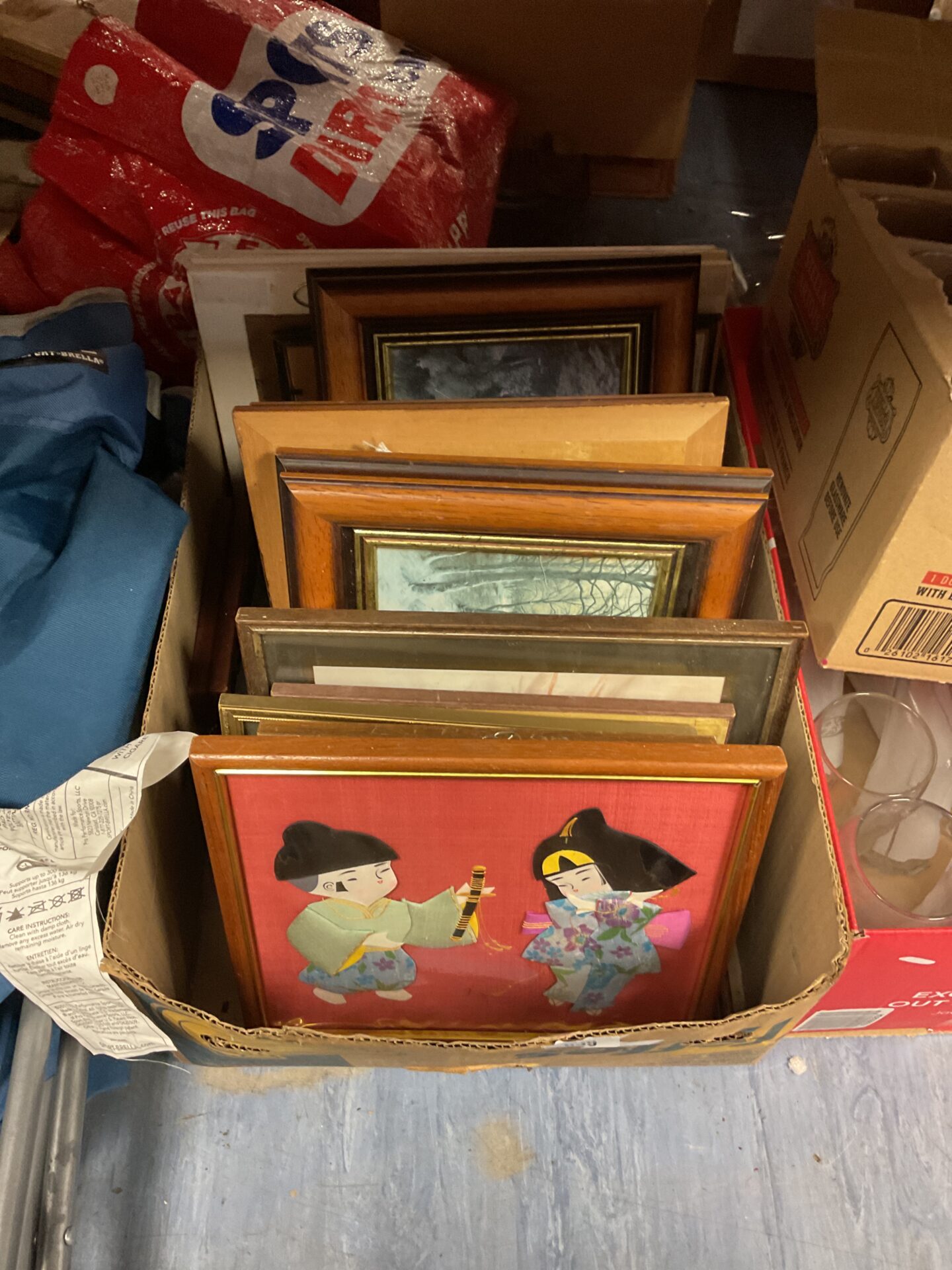 676 Box of mixed picture frames with prints