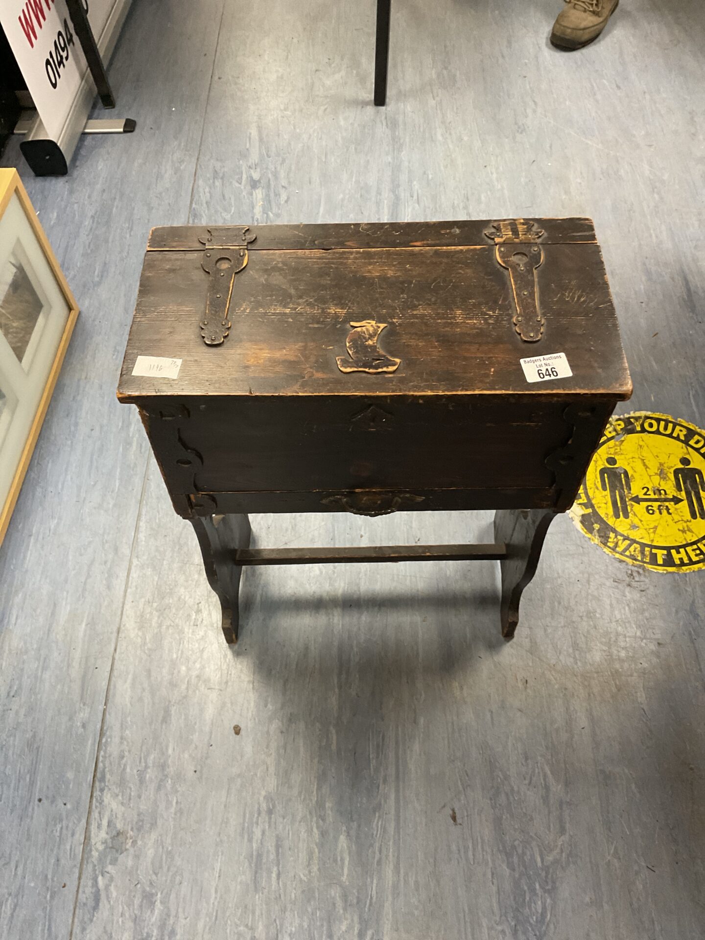 646 Antique wooden sewing box