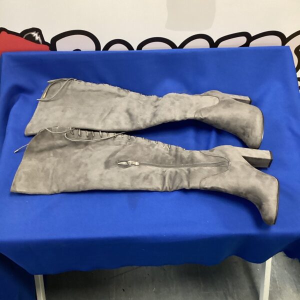 New size 6 Boohoo thigh high boots for women.