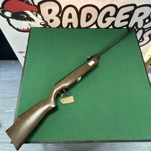 Vintage Cometa 100 .22 air rifle with wooden stock.