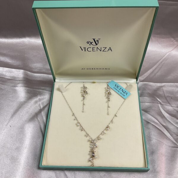 Elegant Vicenza sterling silver necklace and matching earrings set.