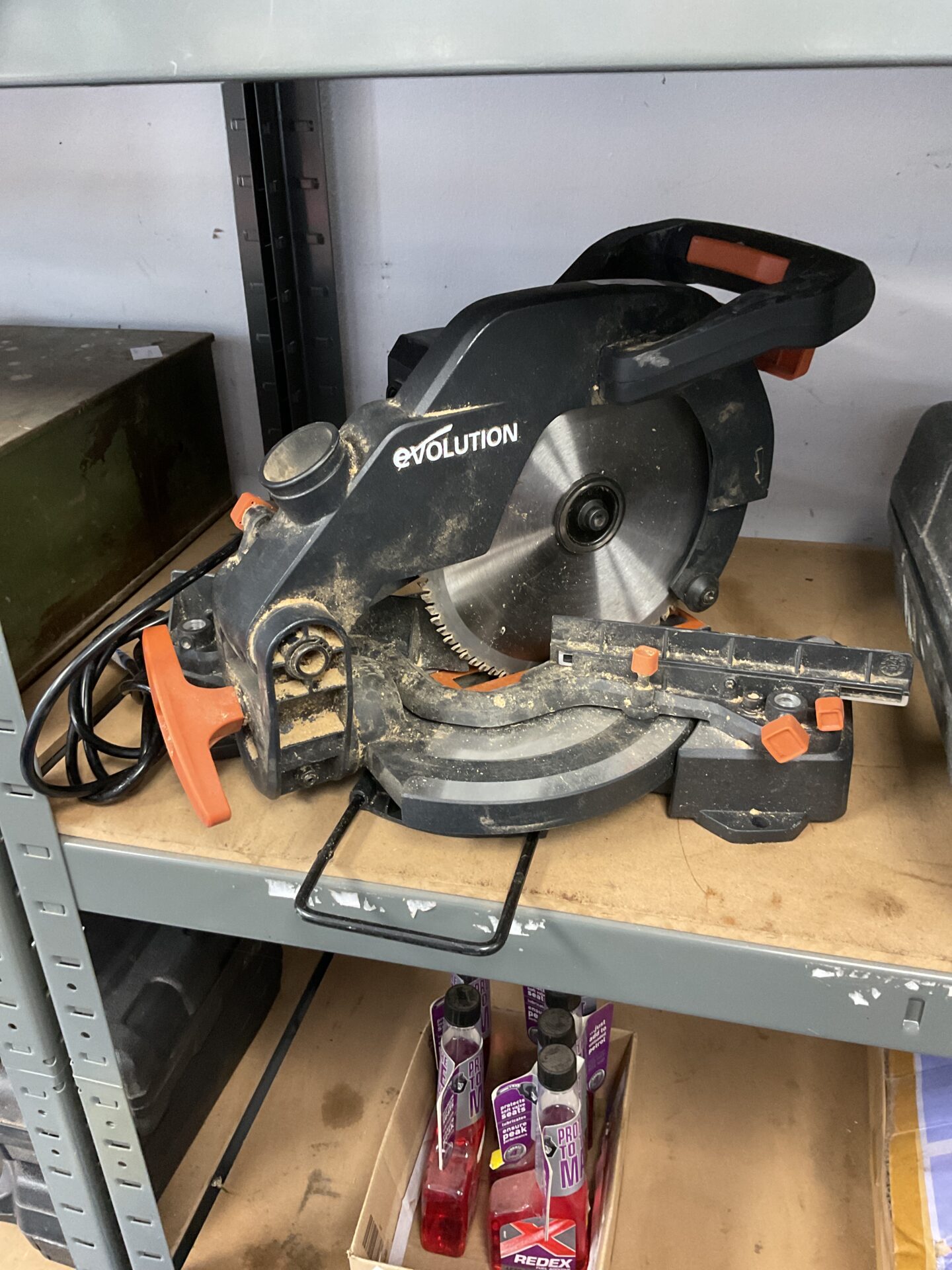 1045 Evolution r210 210mm compound mitre saw – working