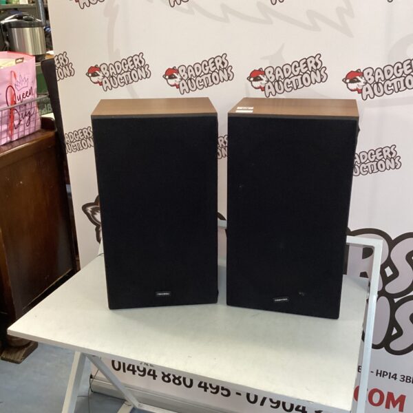 Vintage Toshiba SS-115 bookshelf speakers in used condition.