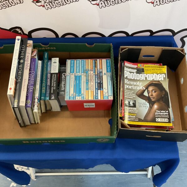Mixed book and magazine lot including Roald Dahl and photography magazines.