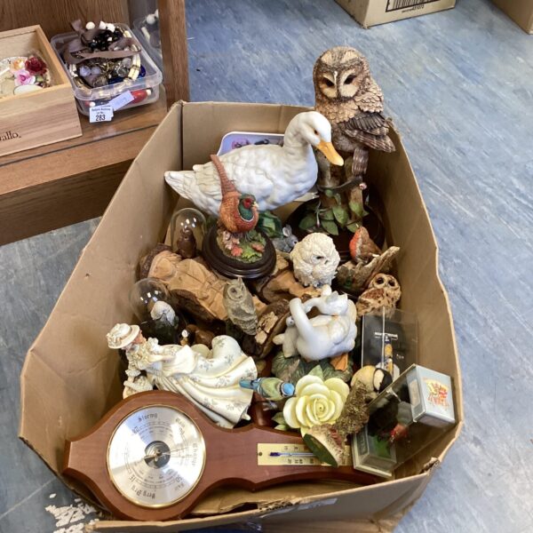Mixed lot of ceramic figurines including a duck and owl.