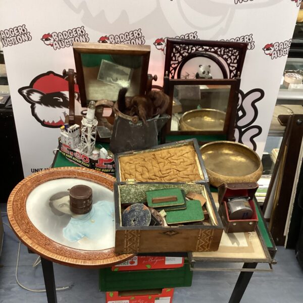Vintage mixed lot of collectibles including a copper bowl.