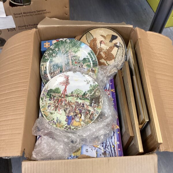 Lot of vintage Wedgwood wall hanging plates for collectors.