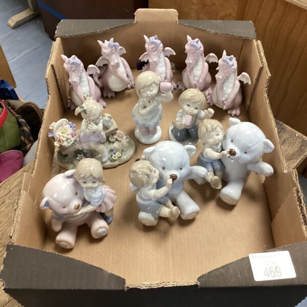 Vintage Welino porcelain figurines of various animals on display.