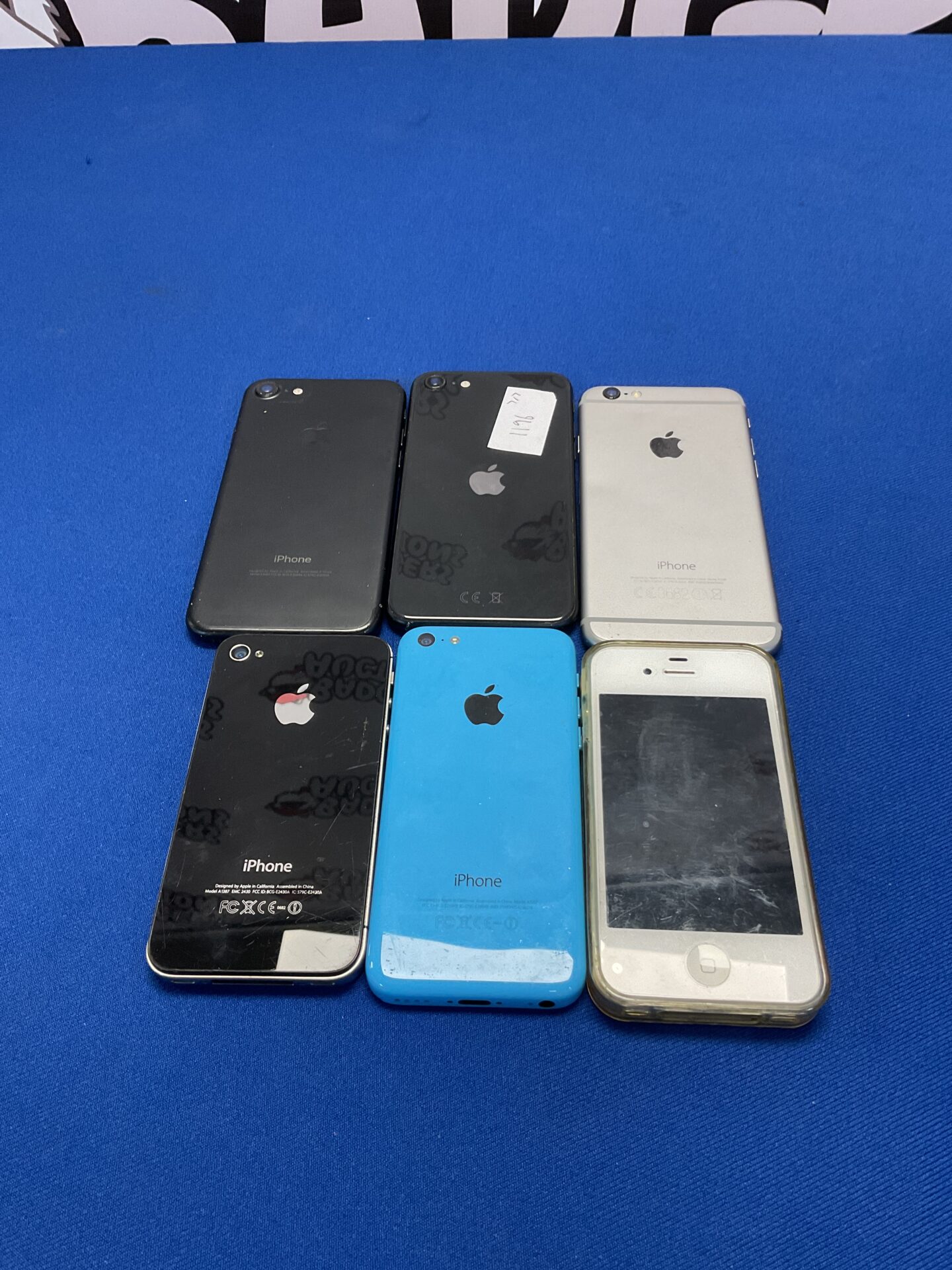 204 Bundle of six apple iphones