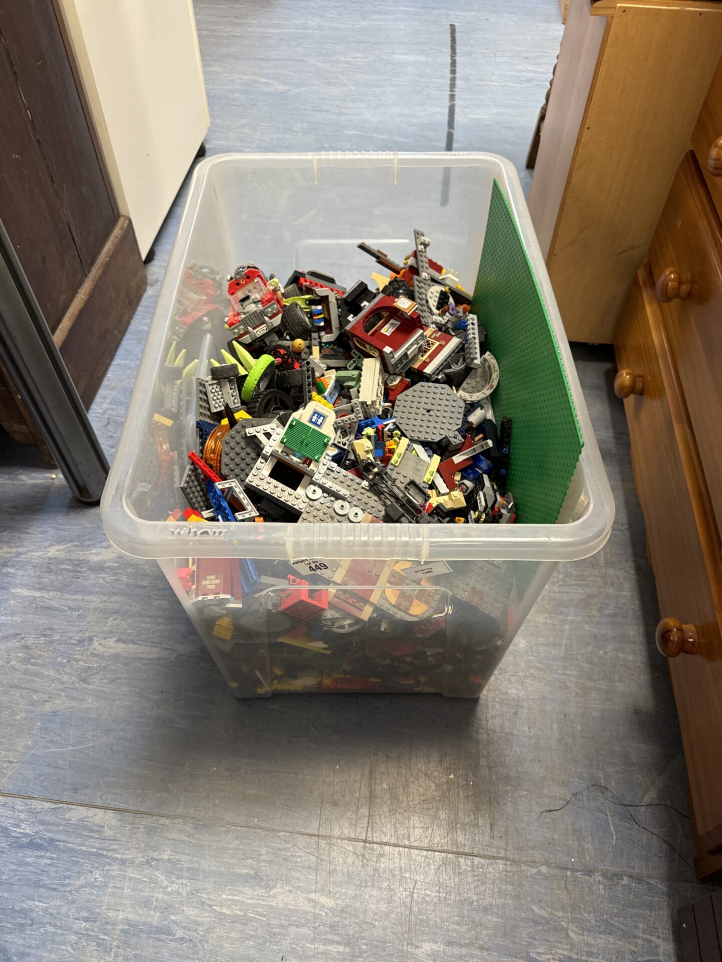 449 Very large box of Lego bricks