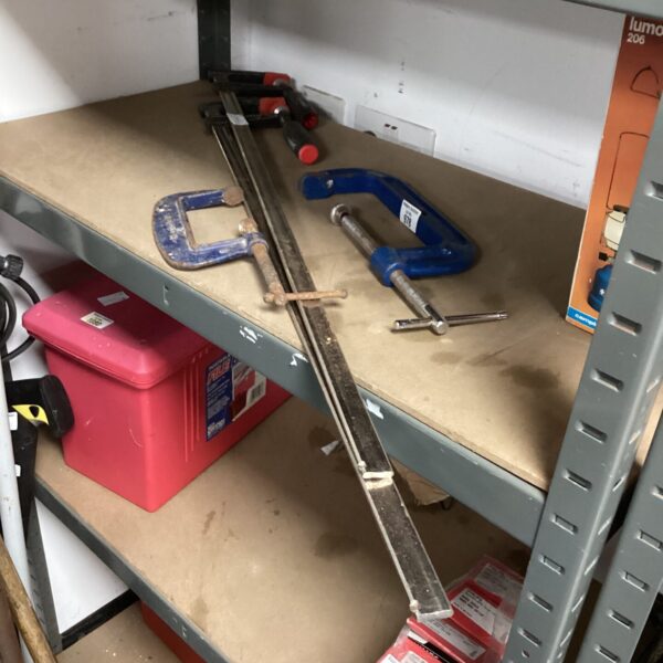 A lot of G clamps and Sach clamps for woodworking and DIY.