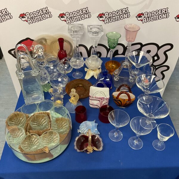Assorted collectable glassware lot with colourful vintage pieces.