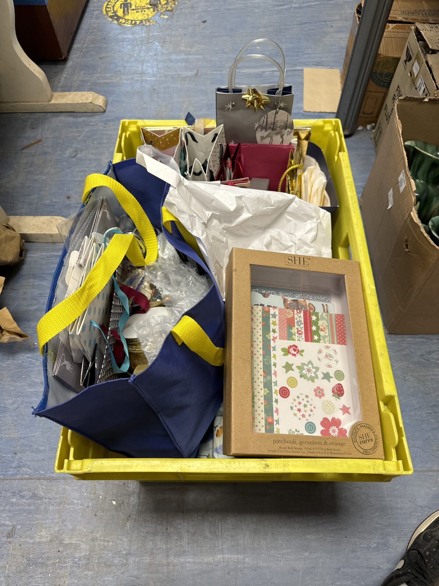 516 Box of gift wrapping items inc bottle bags, ribbon & others