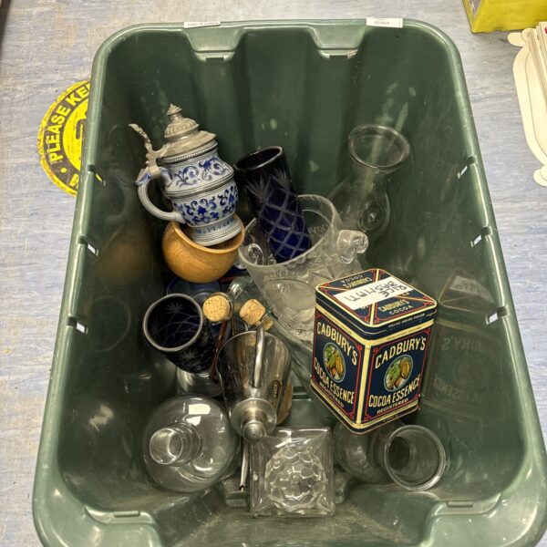 Mixed lot of vintage glassware and a Cadbury's tin.