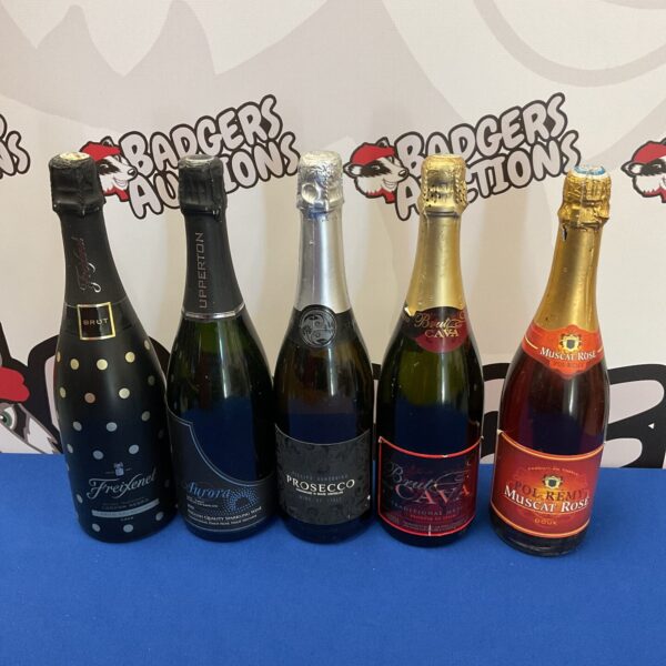 Mixed lot of champagne, wine and prosecco bottles for sale.