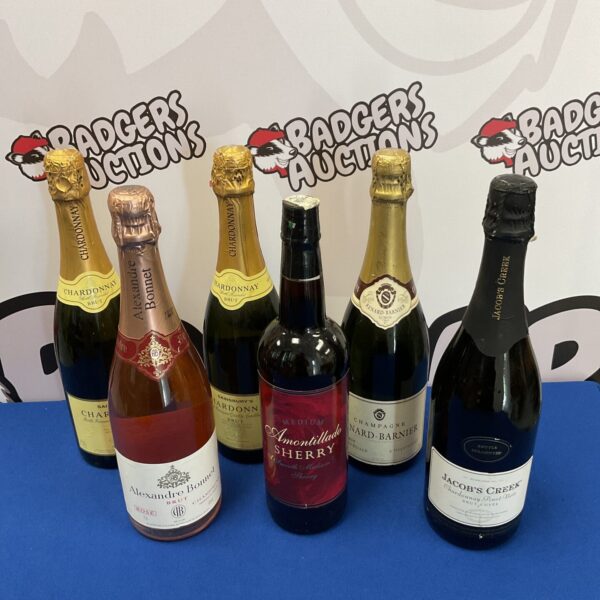 Champagne and sherry bottles in a lot for collectors.