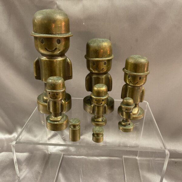 Vintage brass Homepride Fred flour grader weights set.