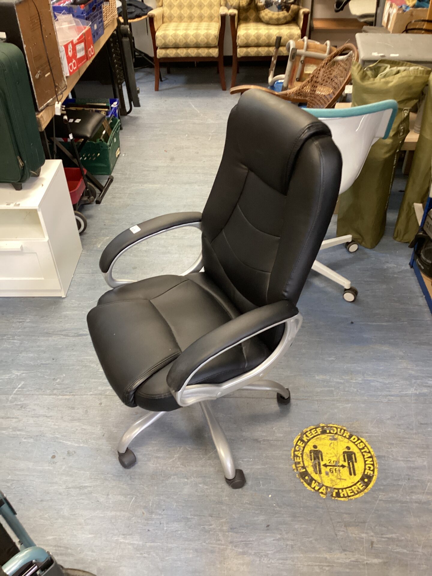 613 Leather swivel office chair