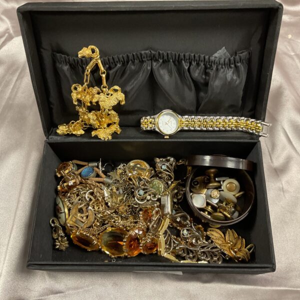 Mixed jewellery lot with necklaces, bracelets, and vintage fashion accessories.