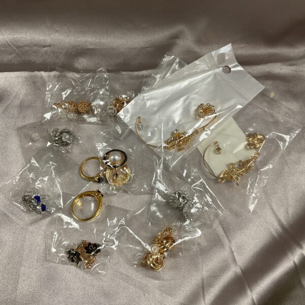 Tray of new costume jewellery, brooches, earrings and rings.