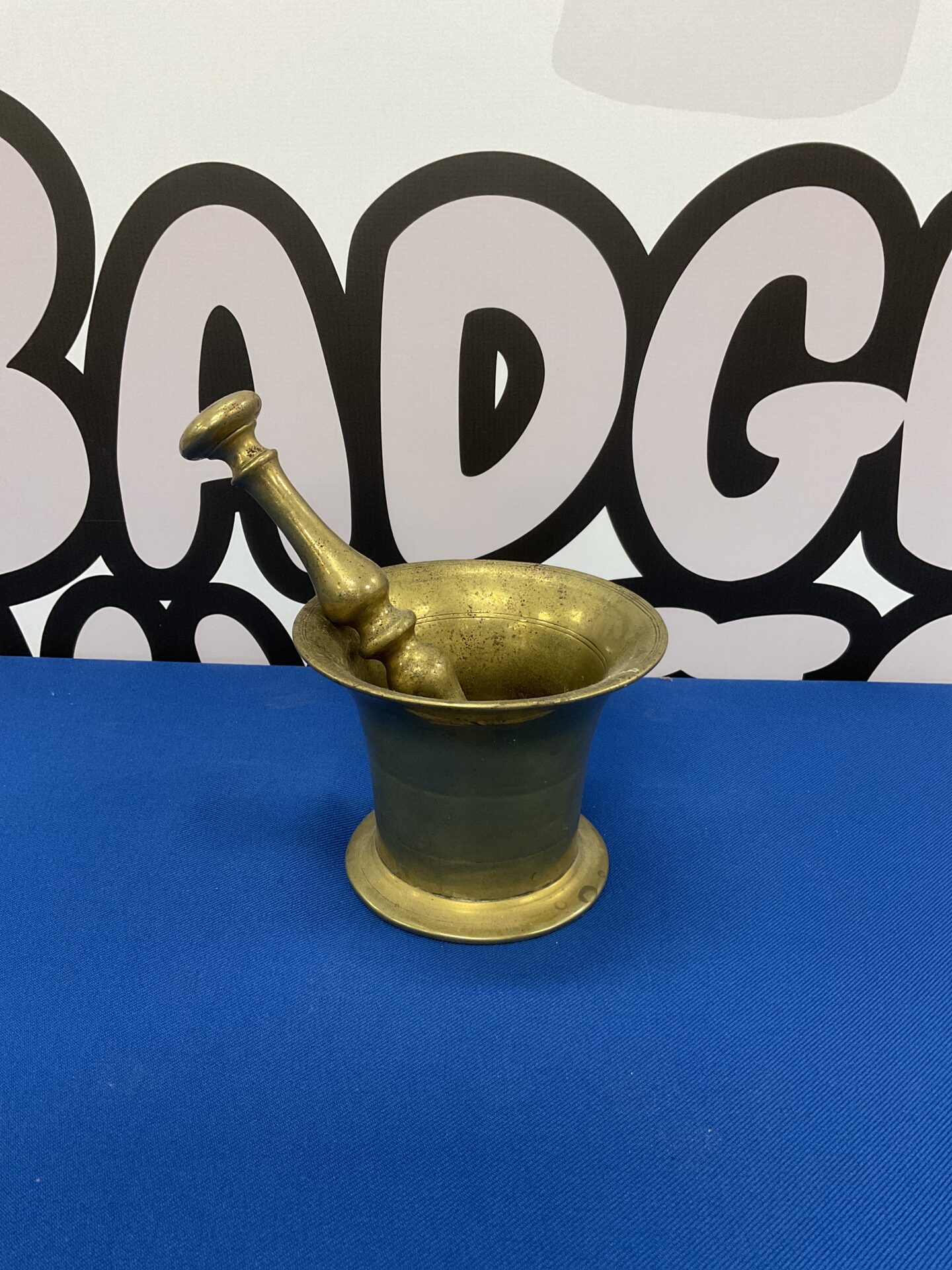 049 Heavy brass pestle & mortar