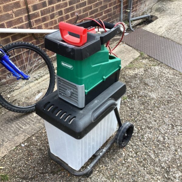 Used Qualcast SDS810 garden shredder for reducing garden waste.