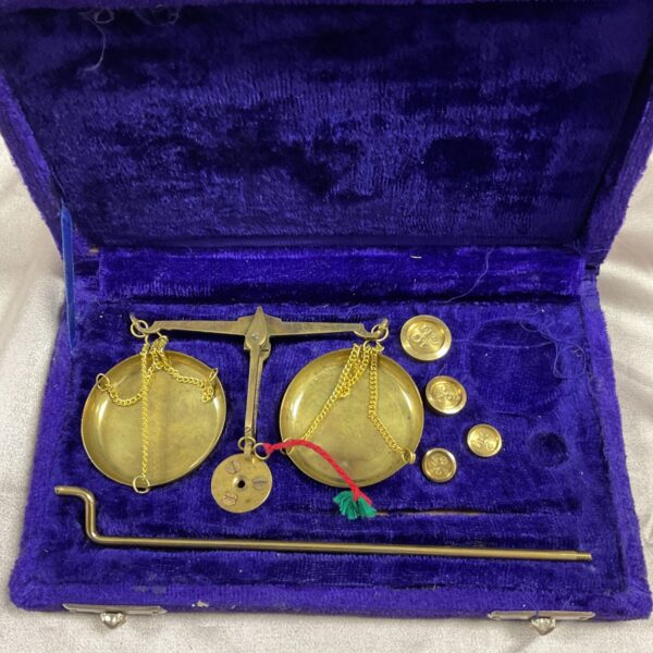 Antique chemist scales in a velvet-lined wooden box.