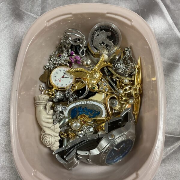 Assorted jewellery, coins, and a watch in a mixed lot.