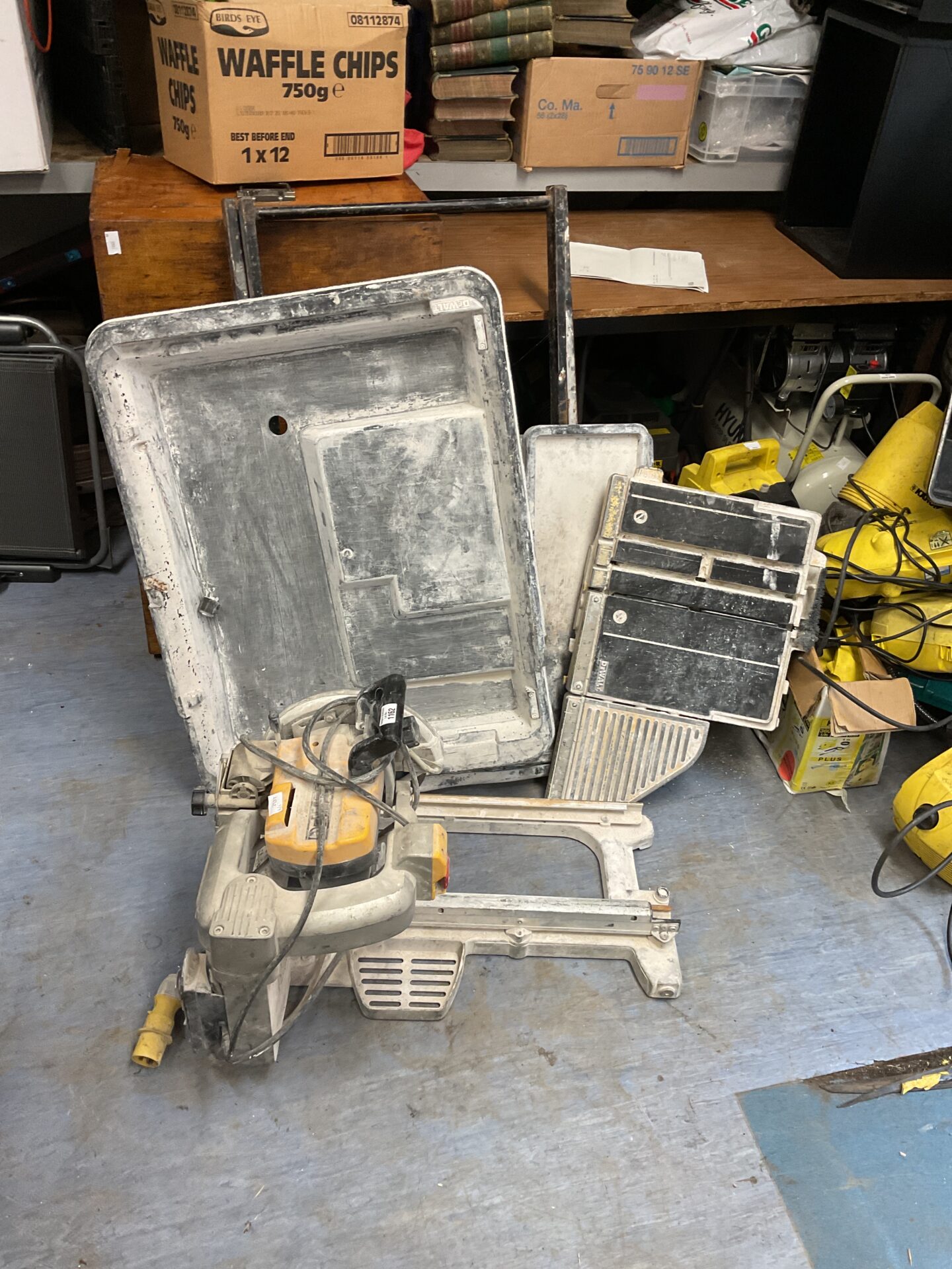 1162 Dewalt Professional Tile Cutter with Stand