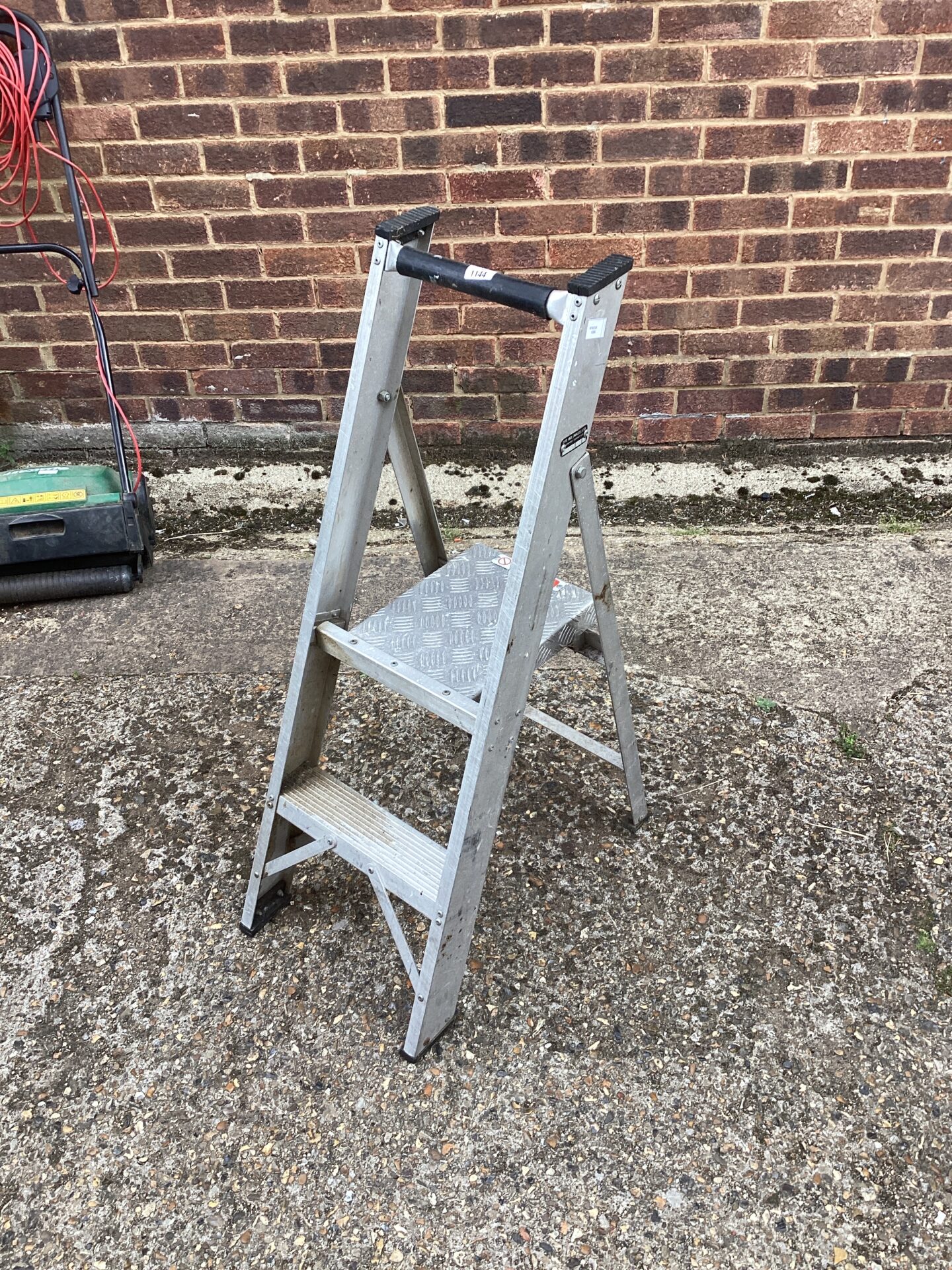 1144 Decorating step ladder