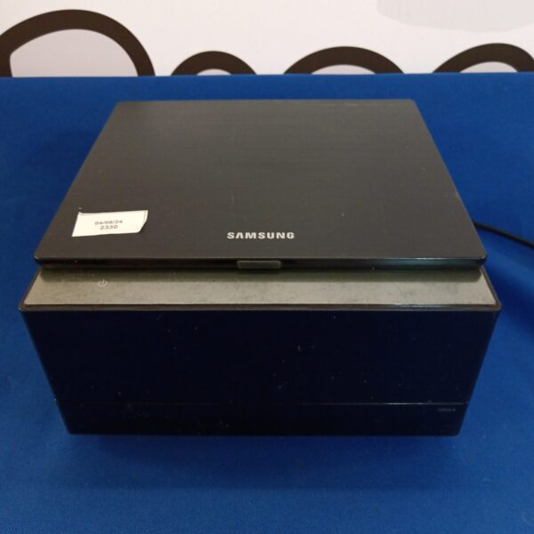 Black Samsung MM-E460D docking station for iPad and Galaxy devices.