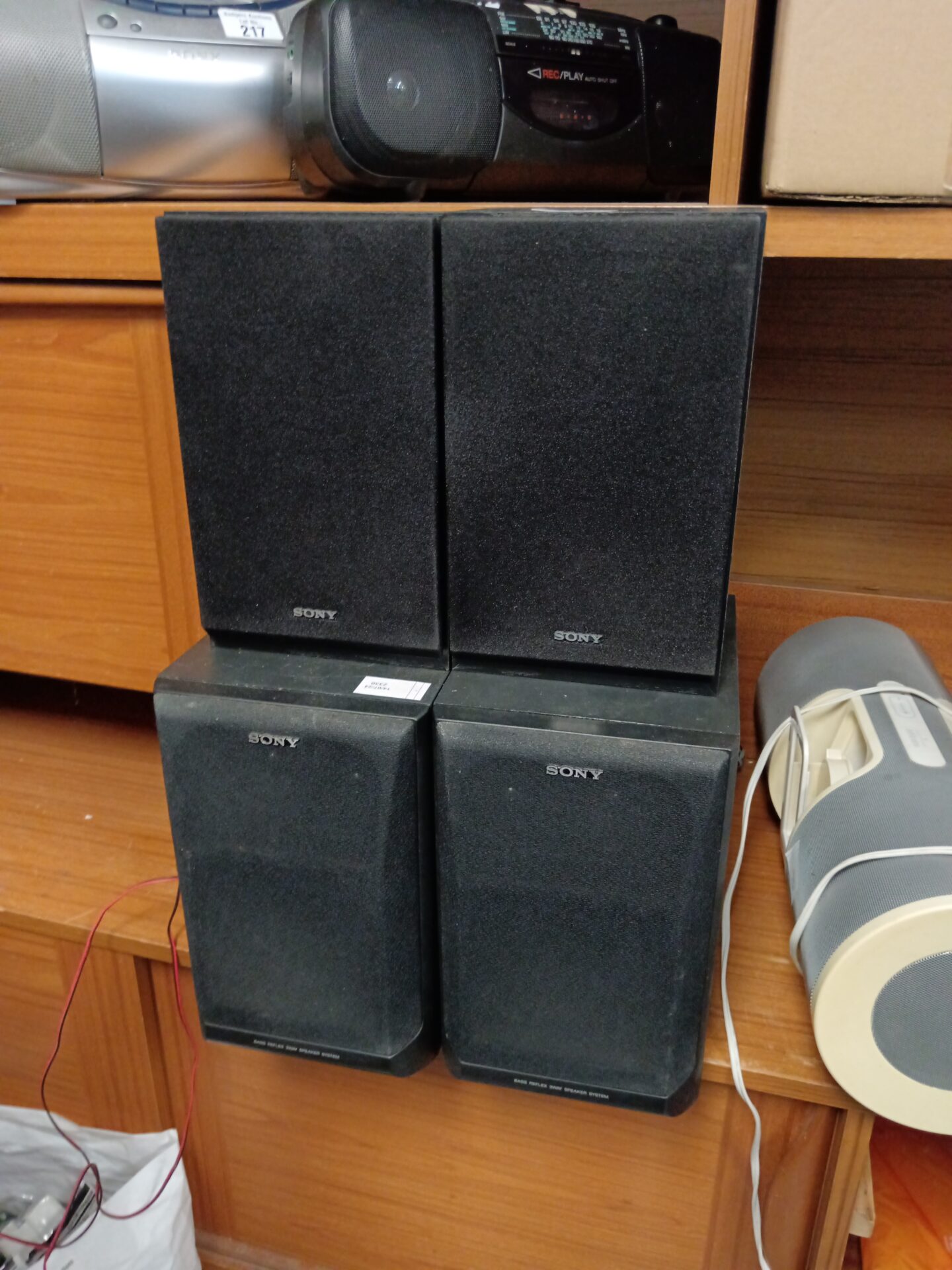 153 Two pairs of Sony bookshelf speakers Inc ss-ceh15 & ss-h1600