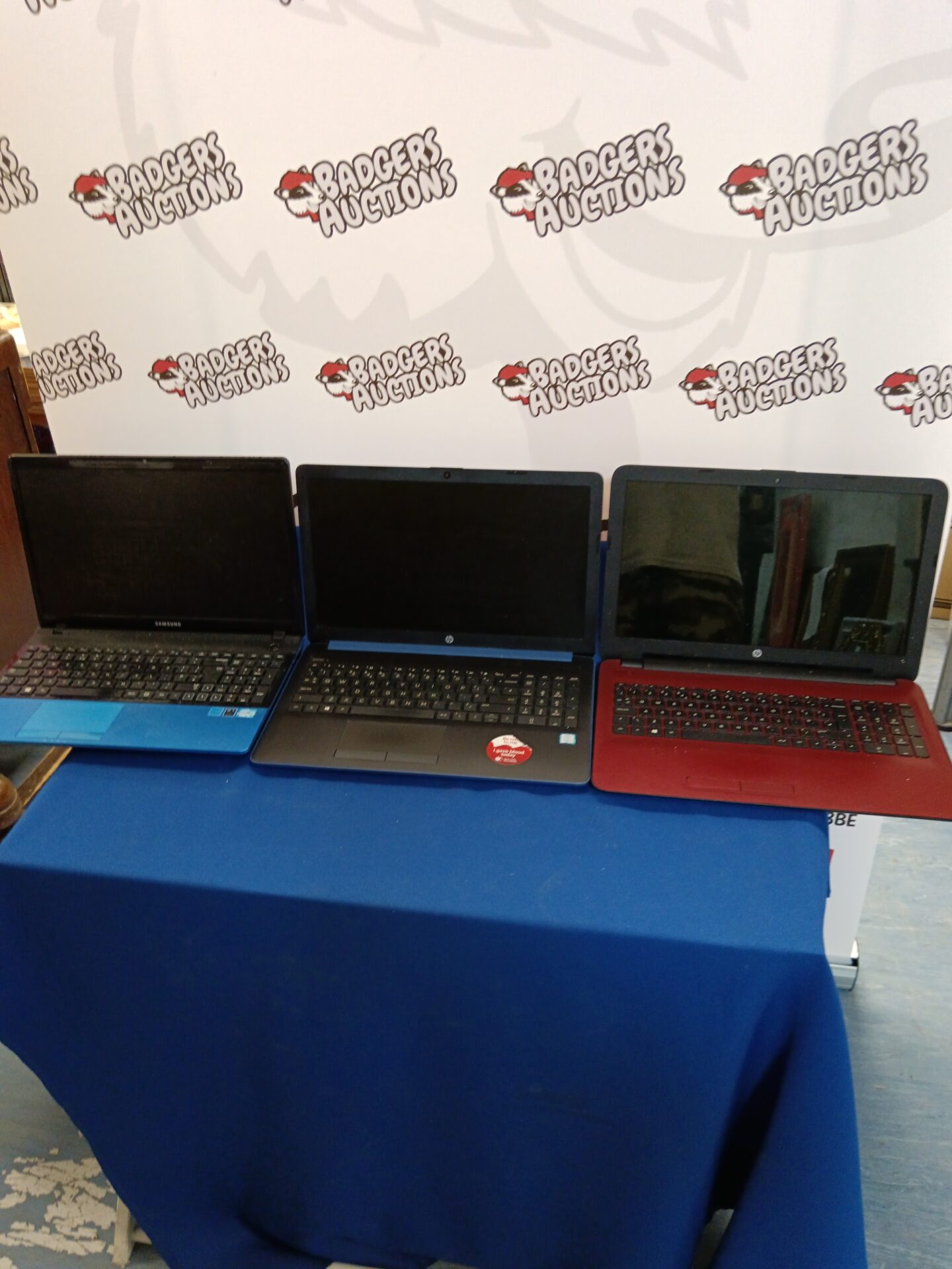 235 Three laptops including Samsung & hp