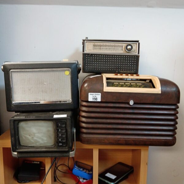 Lot of vintage radios including Bush and Mitsubishi models.