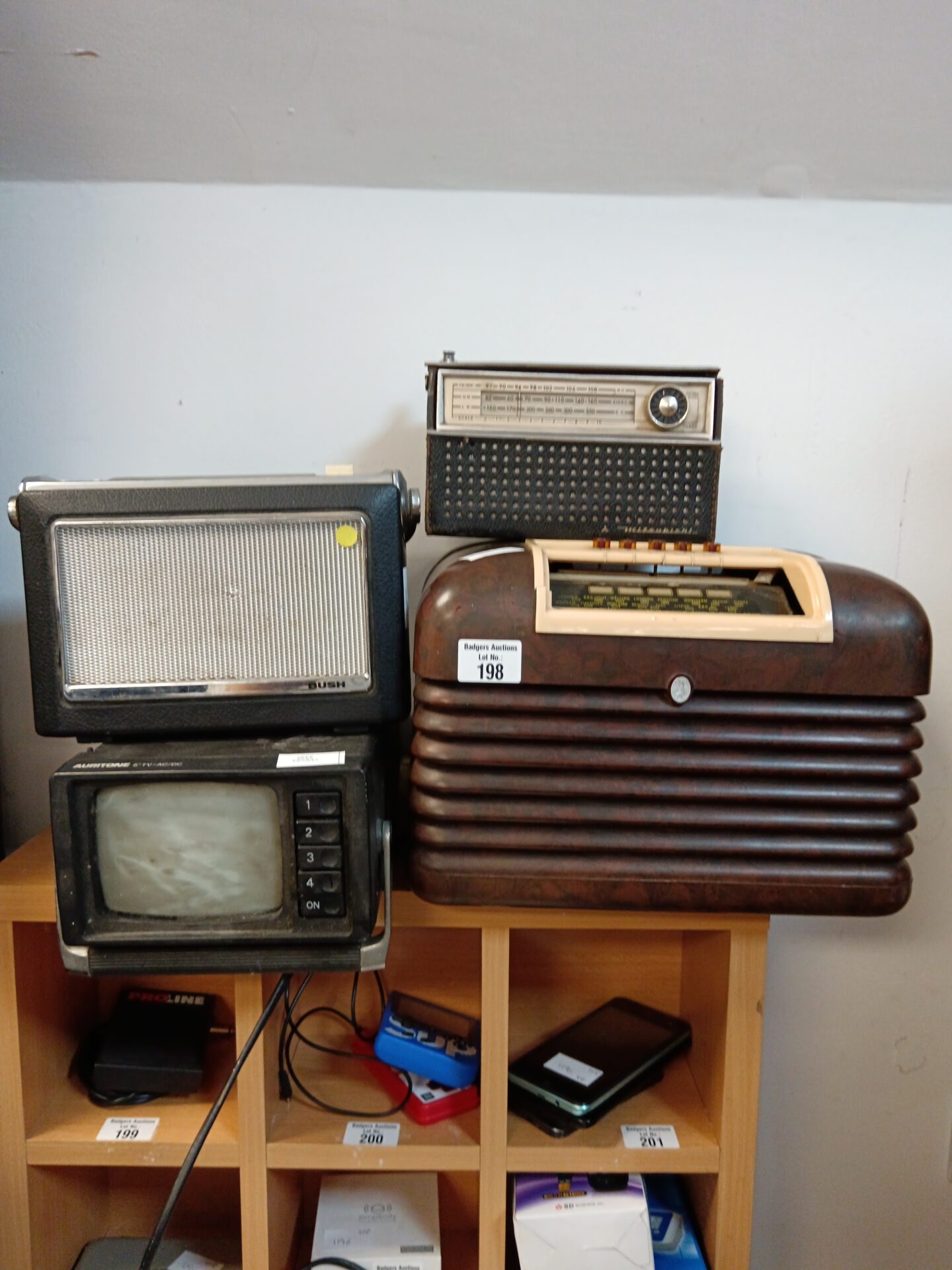 198 Lot of vintage radios including bush & mitsubishi