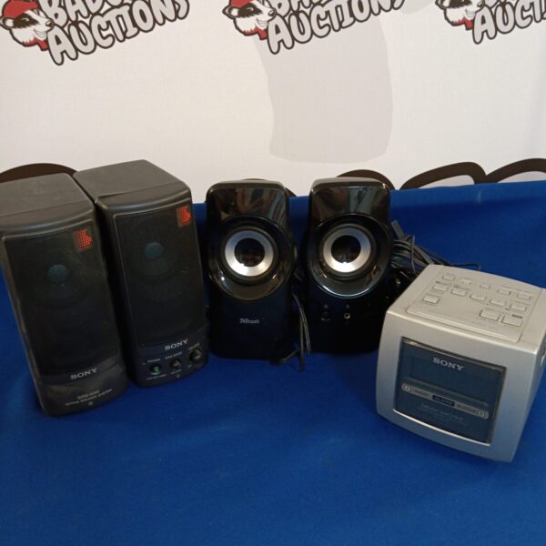 Sony DRS-A50 speakers and Dream Machine alarm clock lot.