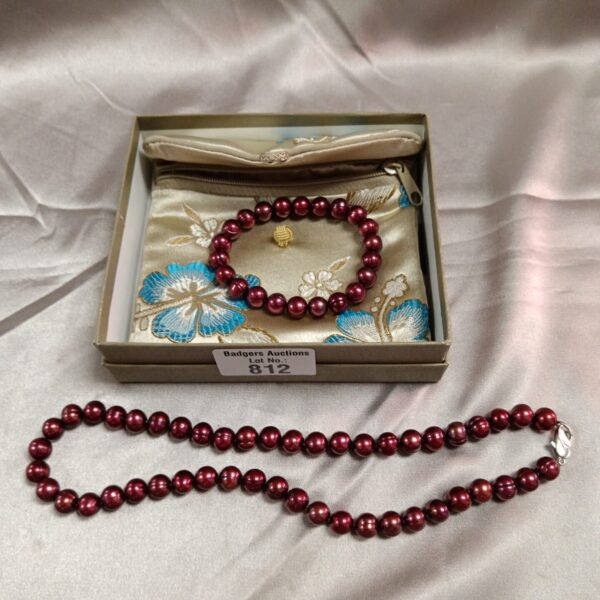Honora faux pearl jewellery set displayed in a box.