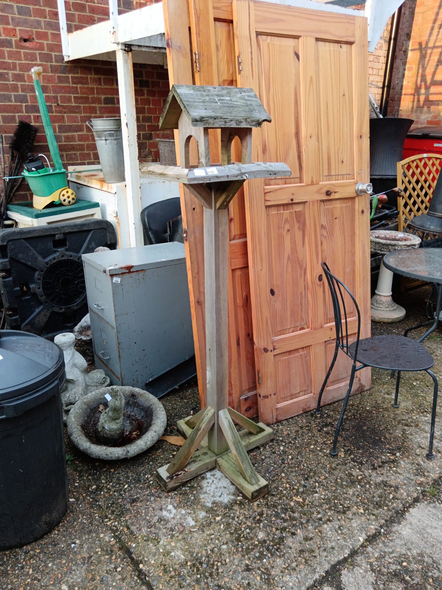 1226 Wooden garden bird table