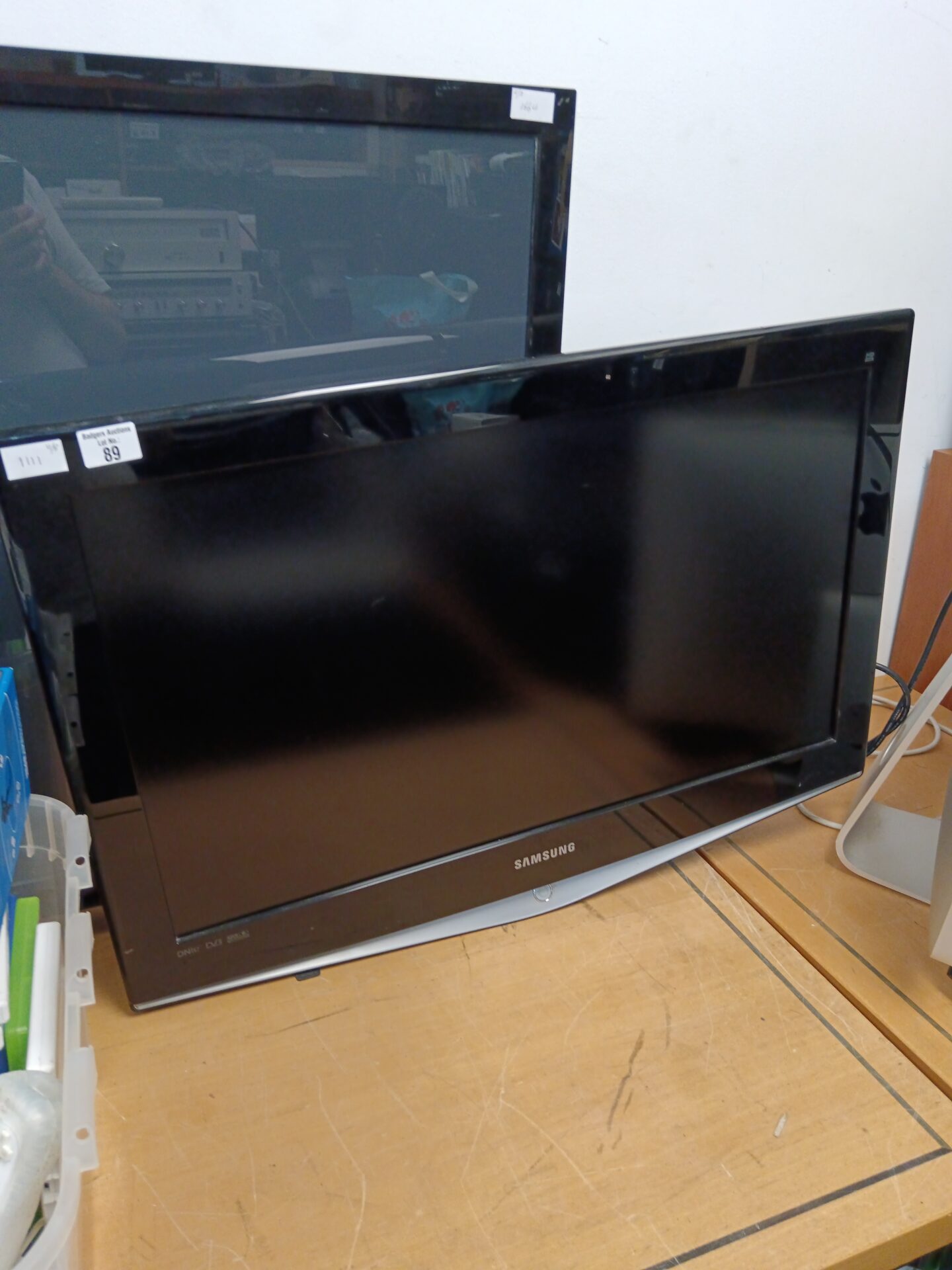 089 Samsung 32″ hd TV working (no stand)