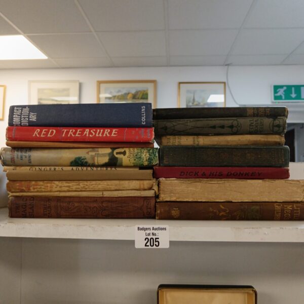 Lot of vintage Enid Blyton books for collectors.