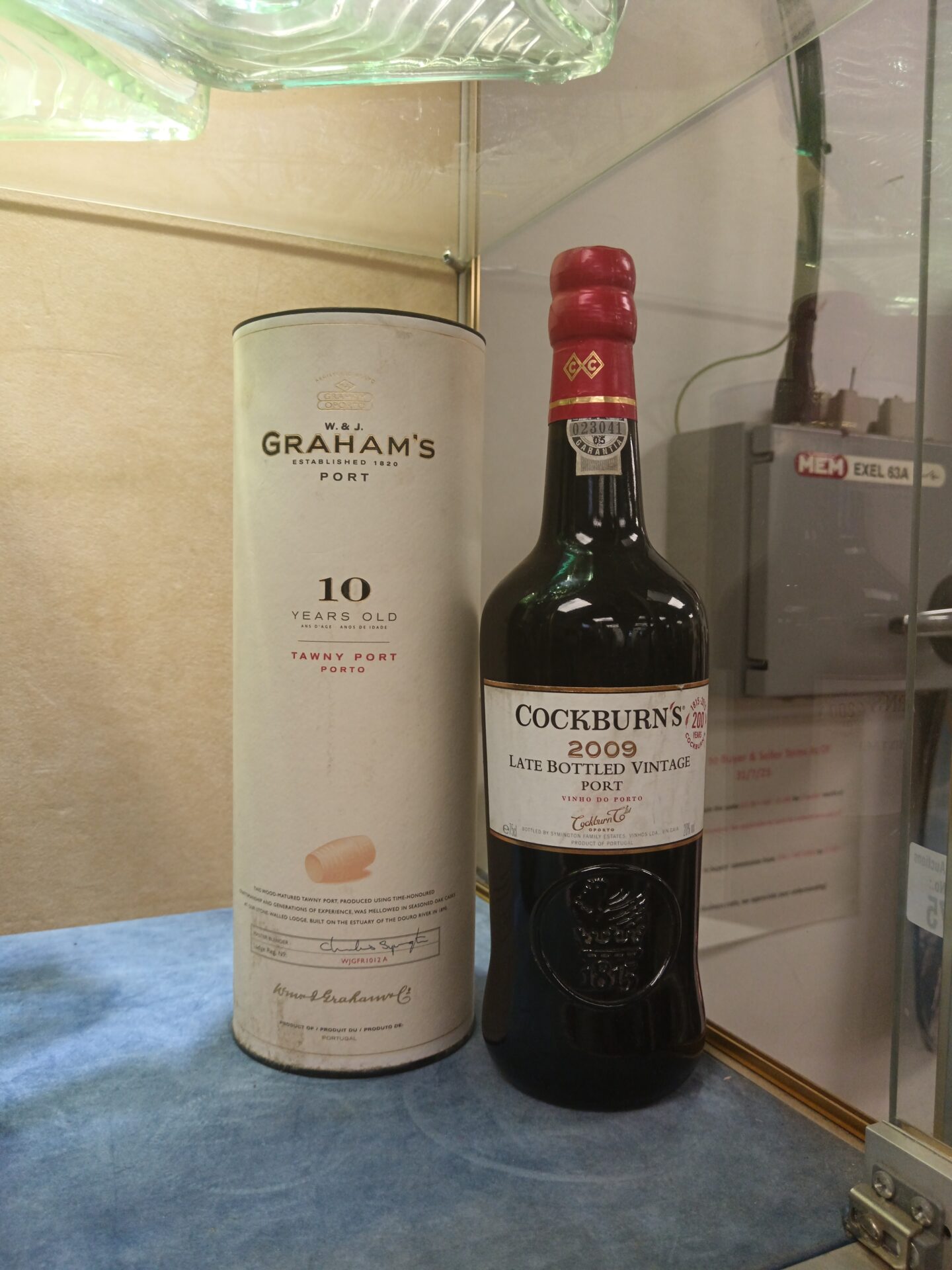 836 Graham’s 10yr tawny port & cockburns 2009 late bottled vintage port