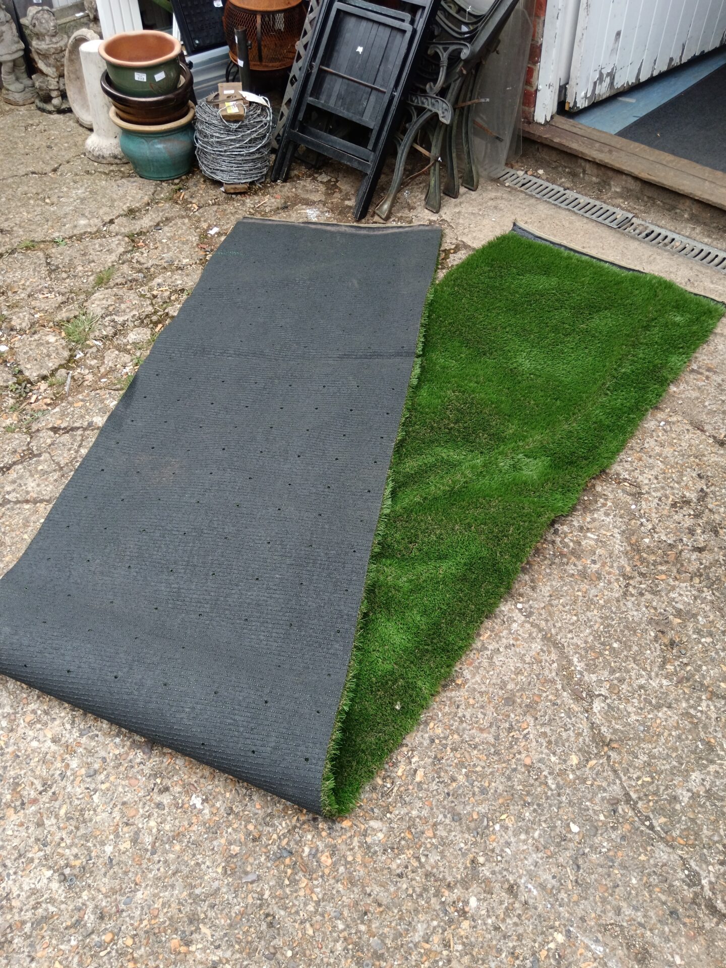 486 Approx 12ft x 2ft Length of astro turf faux grass