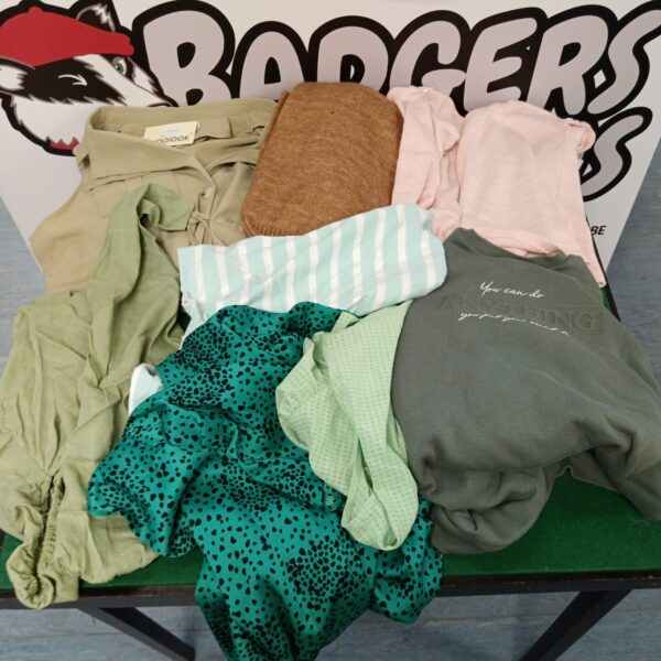 Ladies clothing bundle featuring a green knitted top and Kooiook brand.