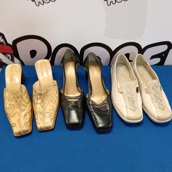 Tan leather ladies slip-on shoes size 5.