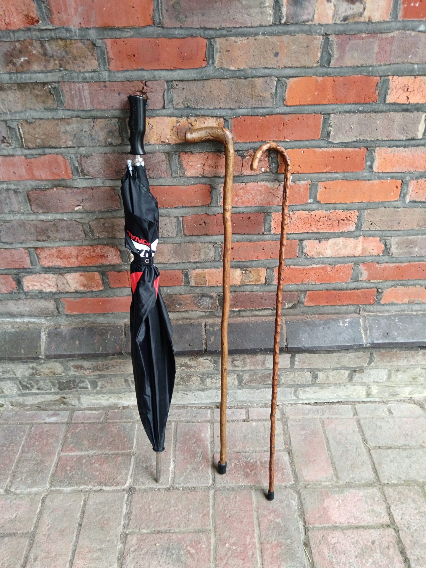 612 Two vintage walking sticks & donnay umbrella