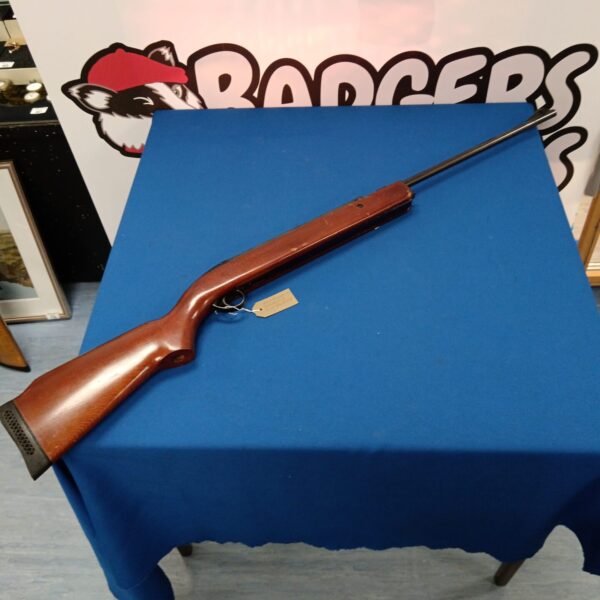 Vintage BSA Airsporter .22 calibre air rifle in good condition.